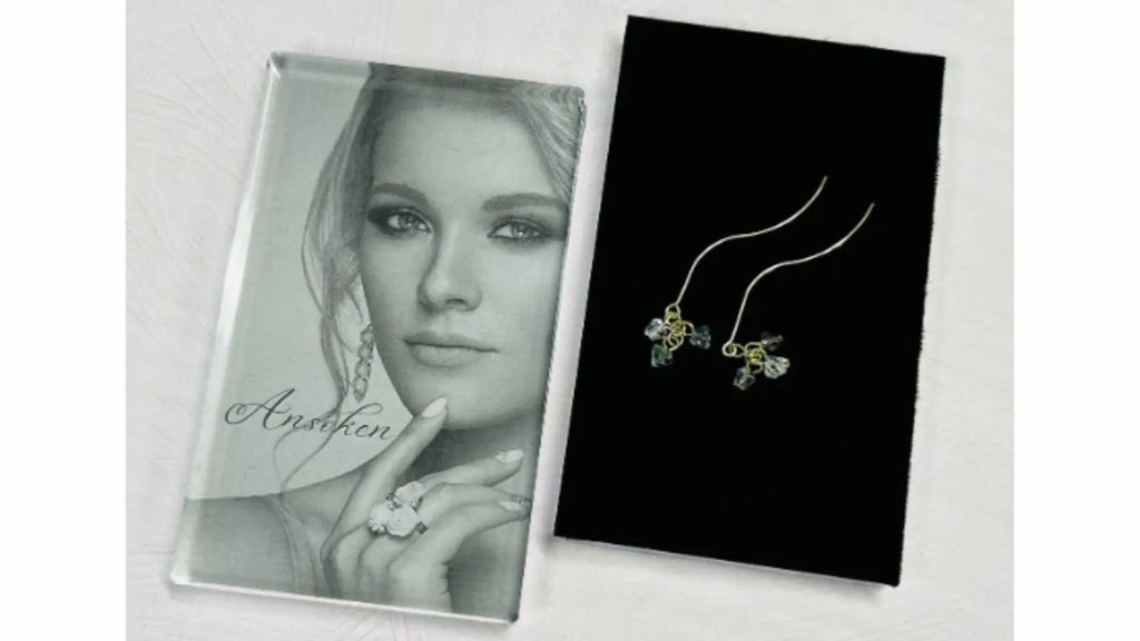 【魅せる】アクセサリー収納を「100均 x 世界一の黒」でつくってみたら正解だった