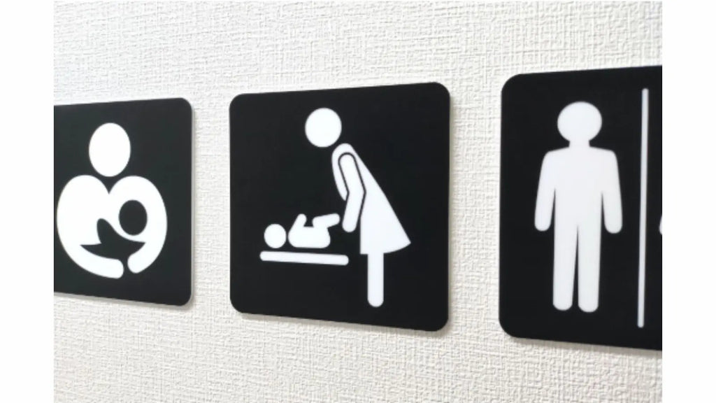 サインの視認性を高める "黒色の素材"