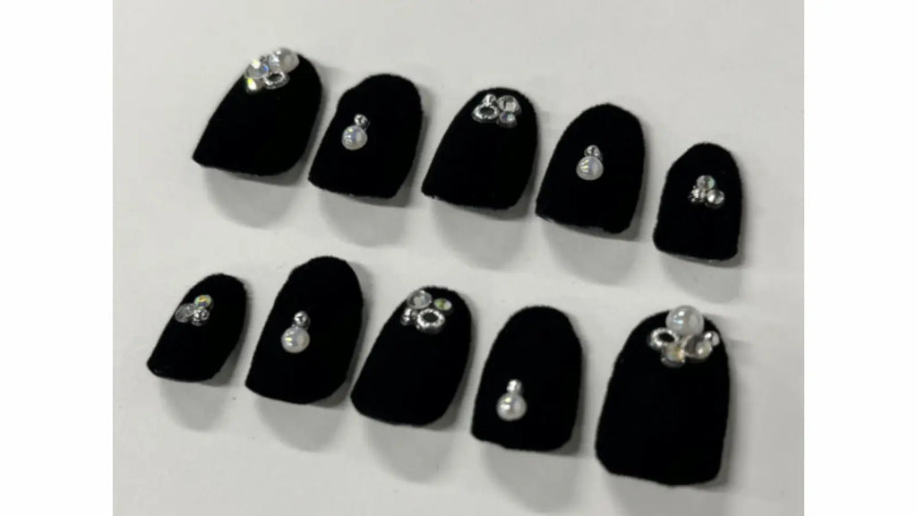 「暗黒すぎる…」思わず二度見のネイルデザイン