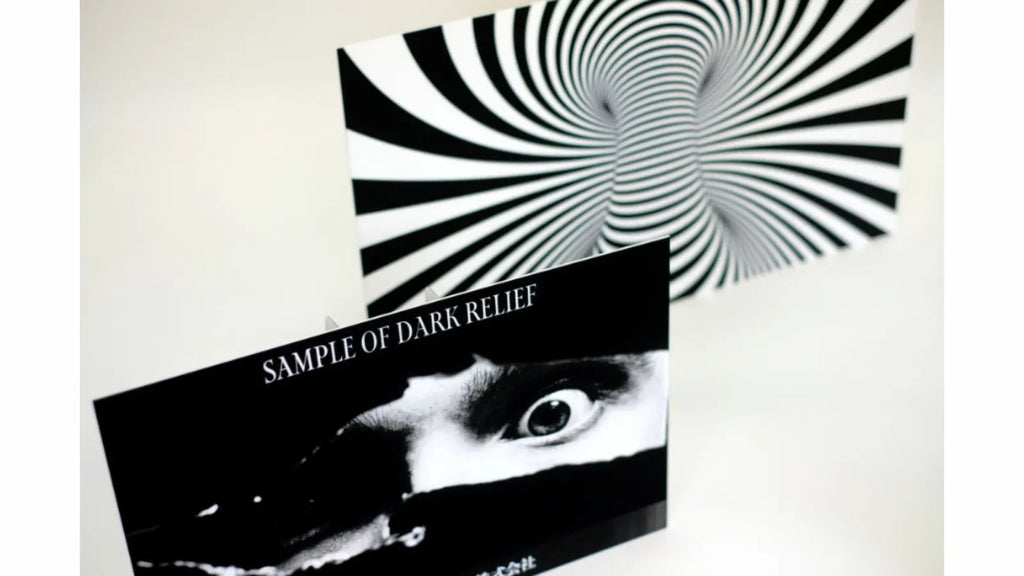 【究極の黒】印刷の"もっと黒く" にご提案!低反射のパネル