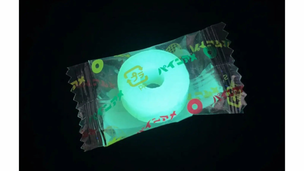 蛍光鉱物好き必見!UVライトの黒背景にはコレ!