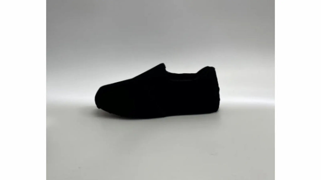 探していた人も多いはず!「世界一黒い靴」ついに誕生!